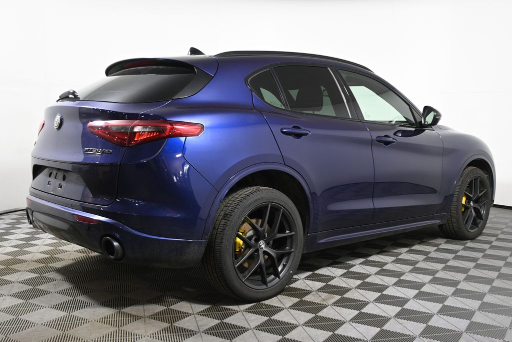 Thumbnail: 2020 Alfa Romeo Stelvio - 10