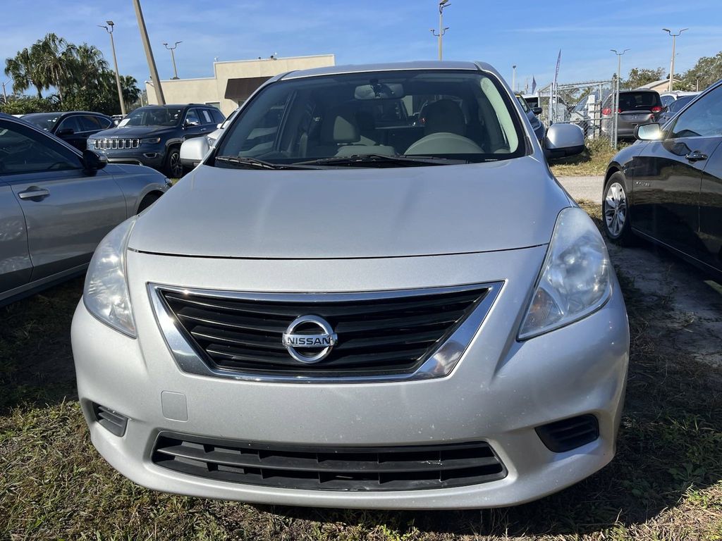 2014 Nissan Versa 1.6 SV 2