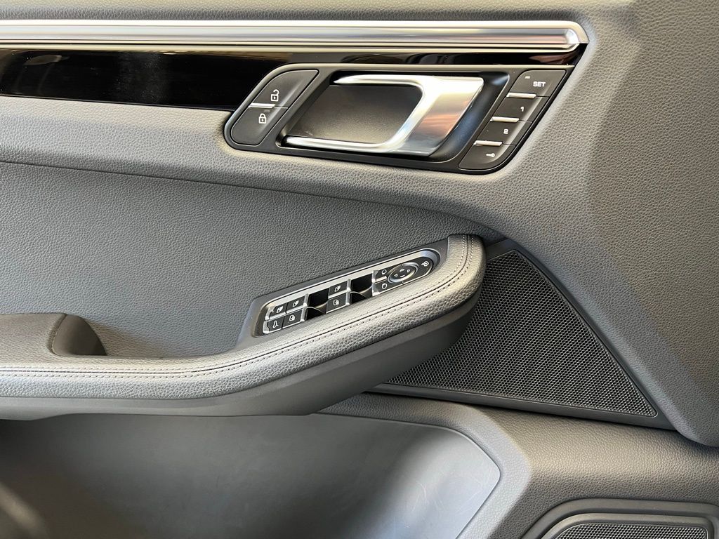 2024 Porsche Macan  19