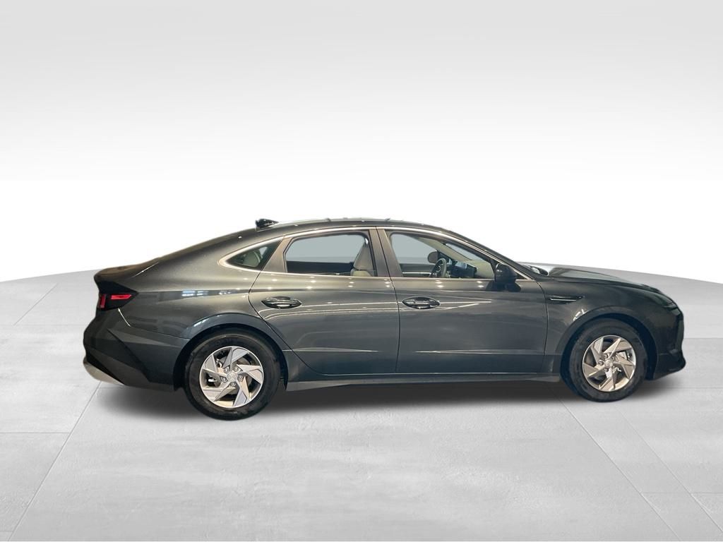 New 2026 Gray Hyundai SE image 2