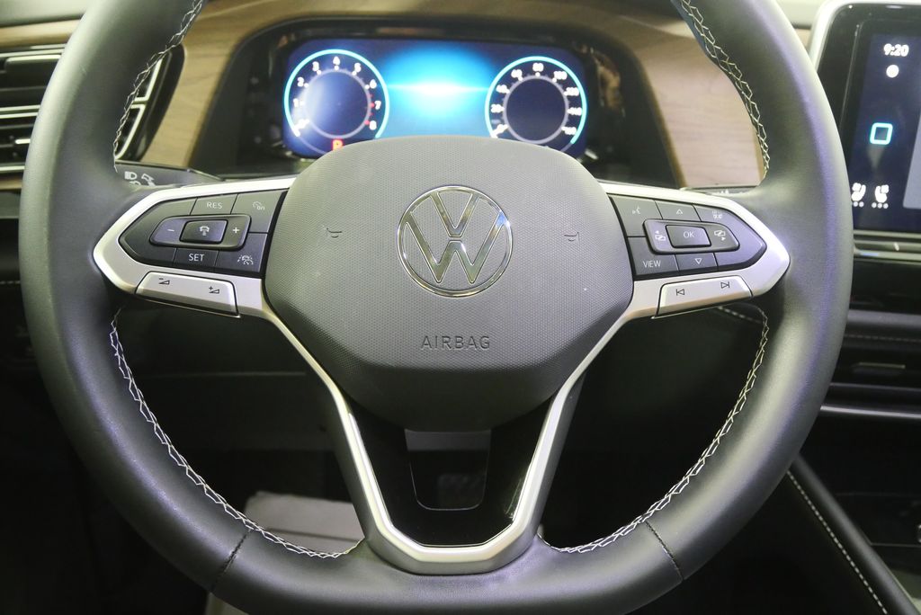 2024 Volkswagen Atlas SE 19