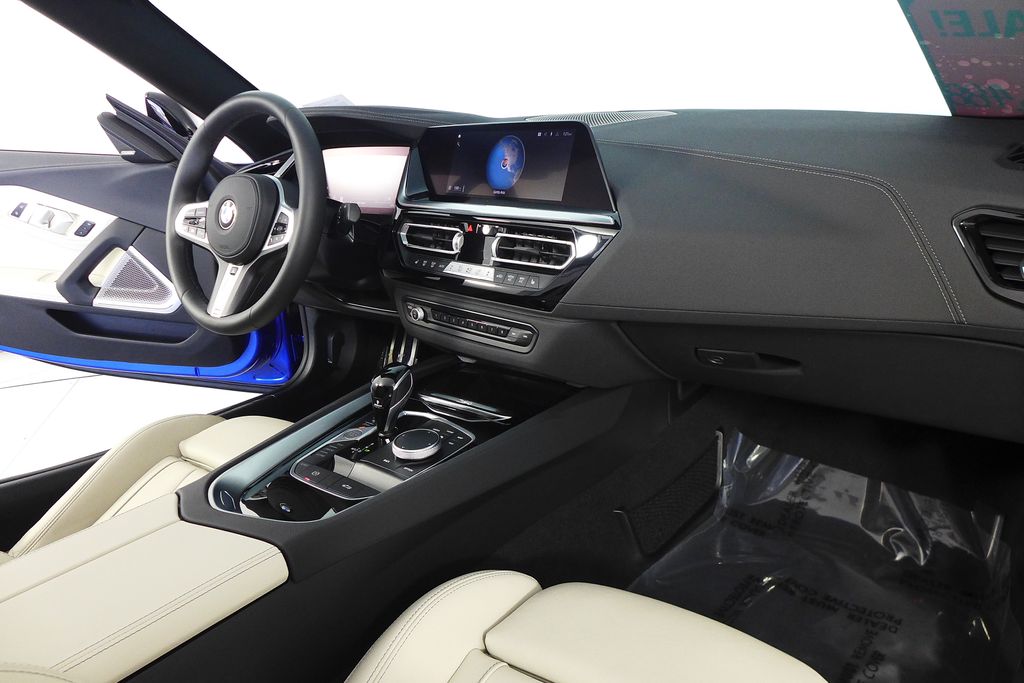 Thumbnail: 2025 BMW Z4 - 17