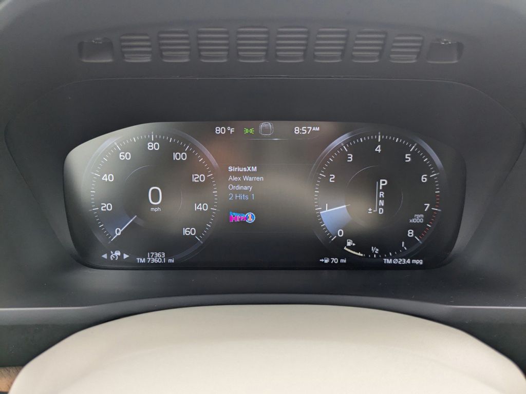 2022 Volvo XC90 T5 Momentum