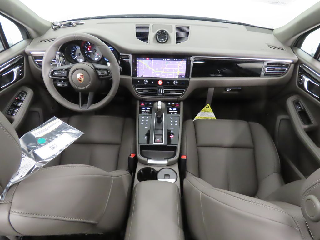 Thumbnail: 2026 Porsche Macan - 15