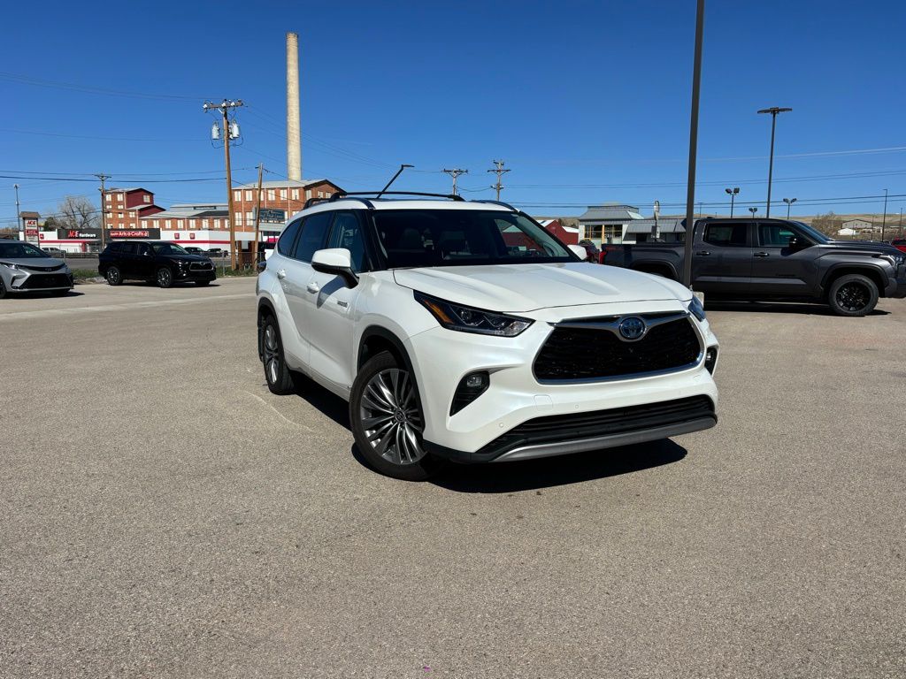 White (Blizzard Pearl) 2021 Toyota Highlander Hybrid Platinum AWD SUV / Crossover All-Wheel Drive Continuously Variable Transmission