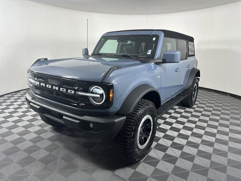 2024 Ford Bronco Outer Banks 3