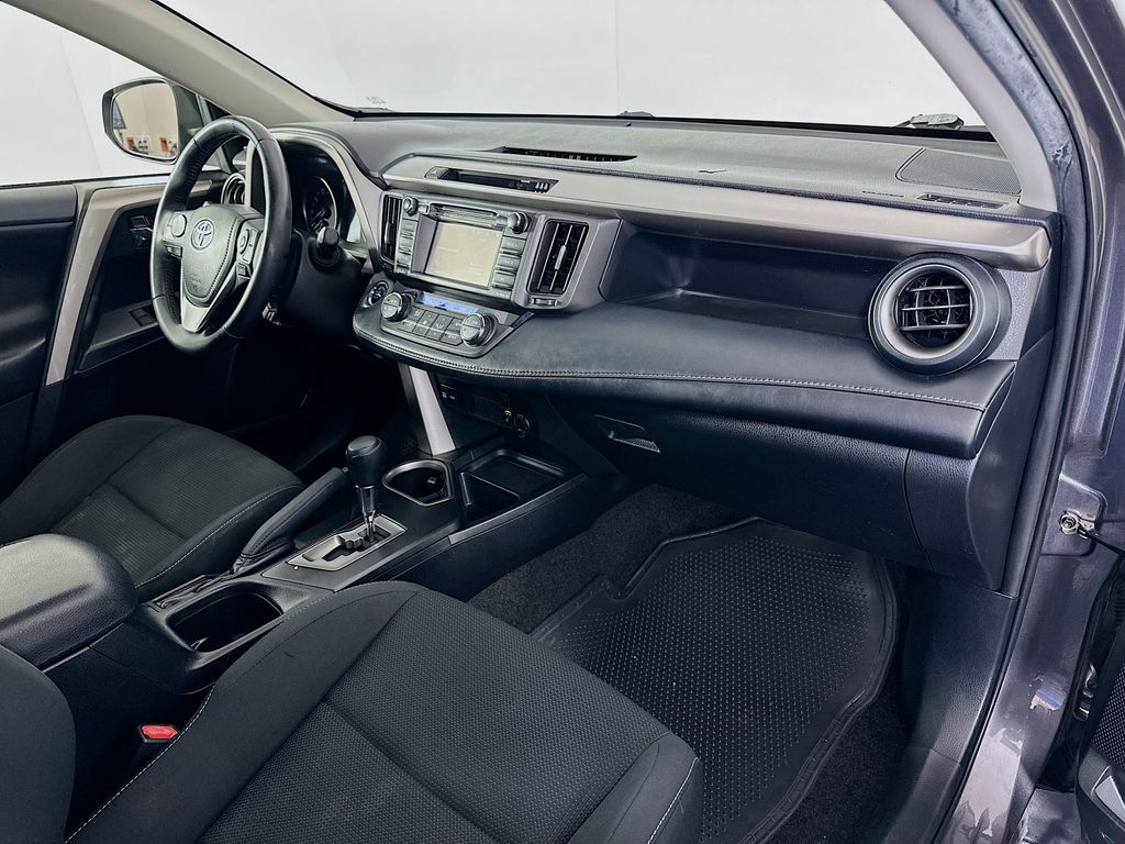 Thumbnail: 2018 Toyota RAV4 - 28