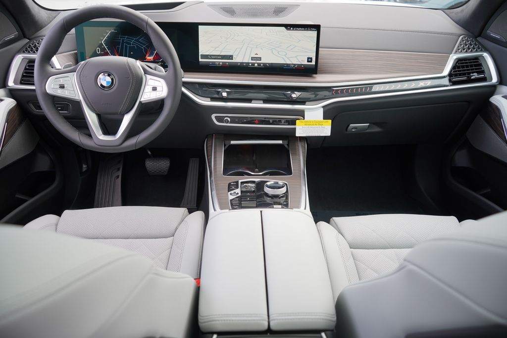 2025 BMW X7 xDrive40i 14
