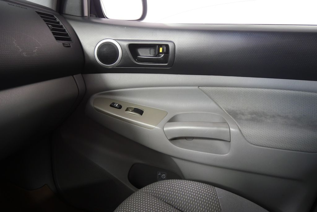 2011 Toyota Tacoma  26
