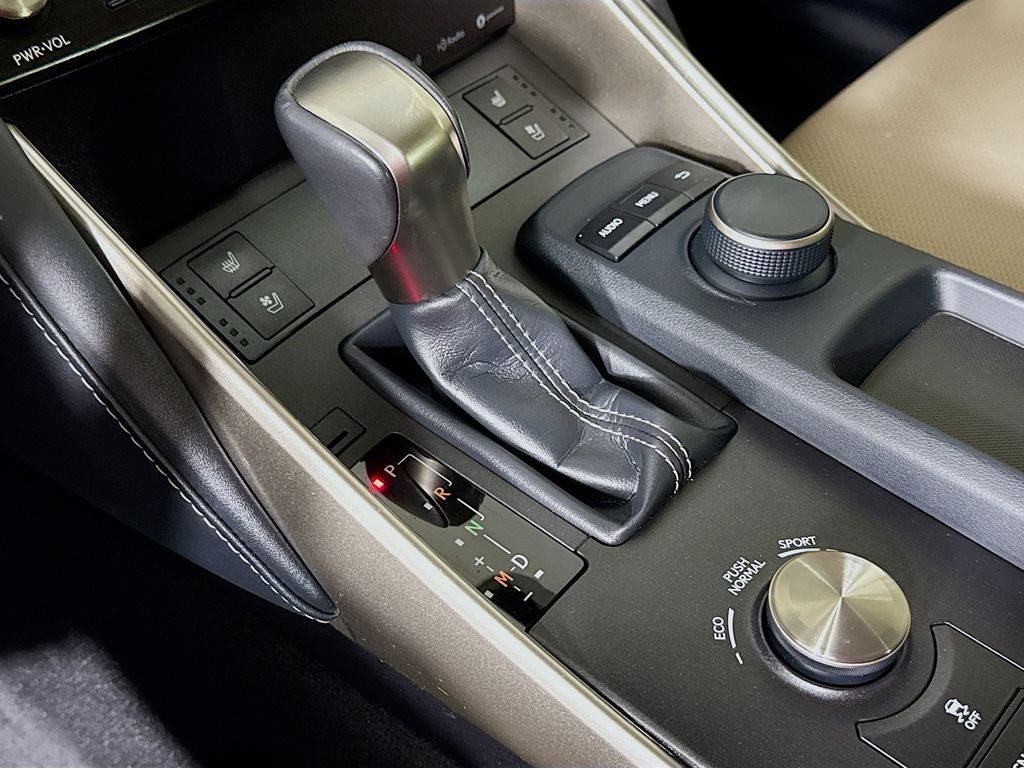 Thumbnail: 2018 Lexus IS - 17