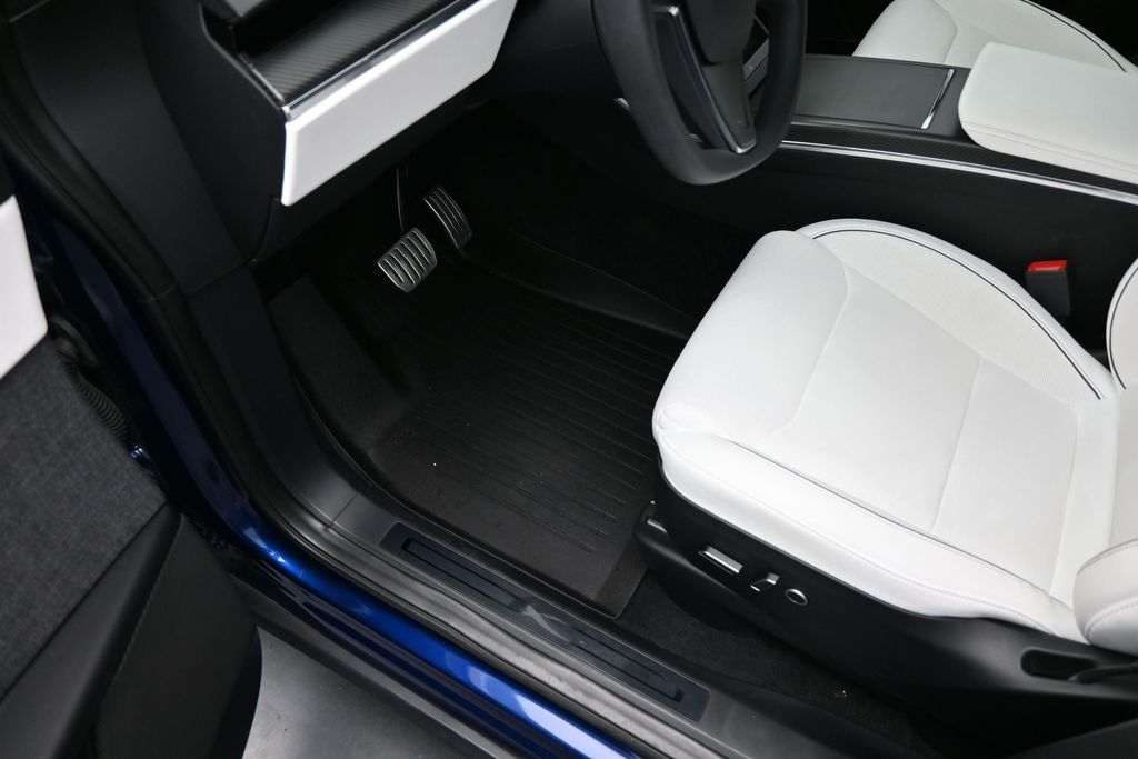2023 Tesla Model X Plaid Tri Motor All-Wheel Drive