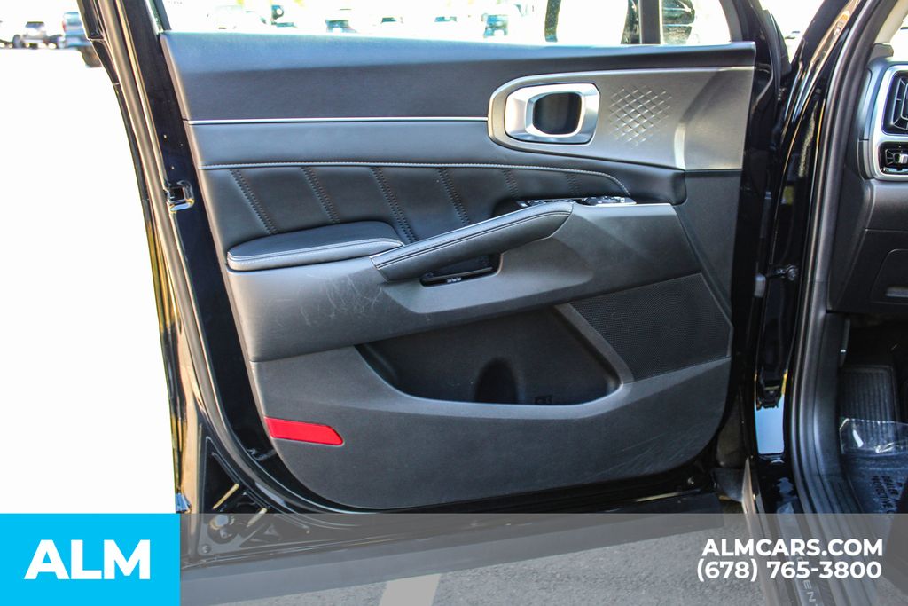 Used 2022 Black Kia SX image 39