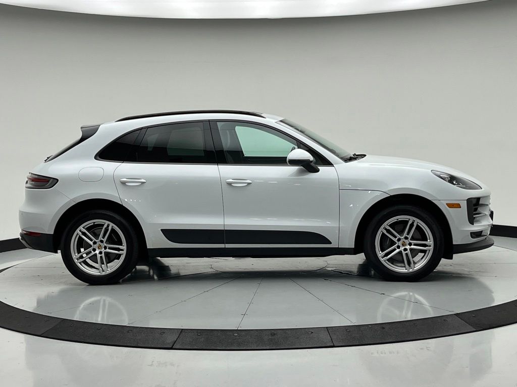 Thumbnail: 2020 Porsche Macan - 10