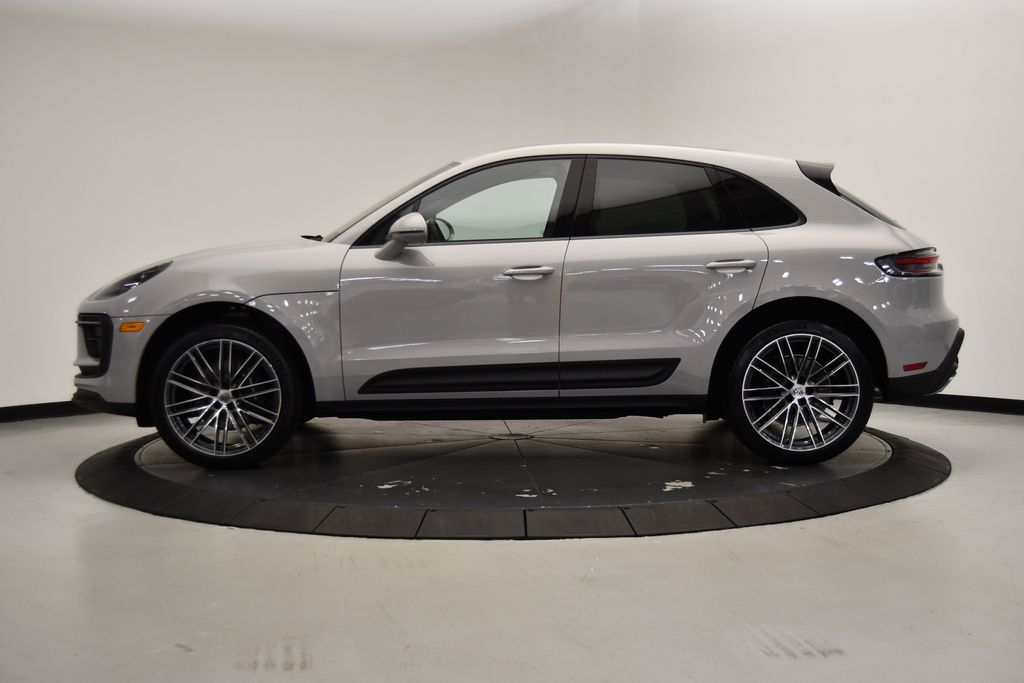 2024 Porsche Macan  2