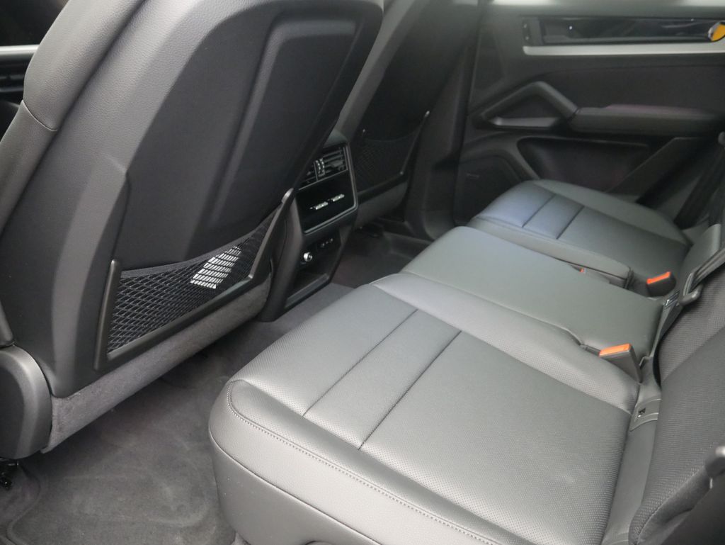 Thumbnail: 2026 Porsche Cayenne - 23