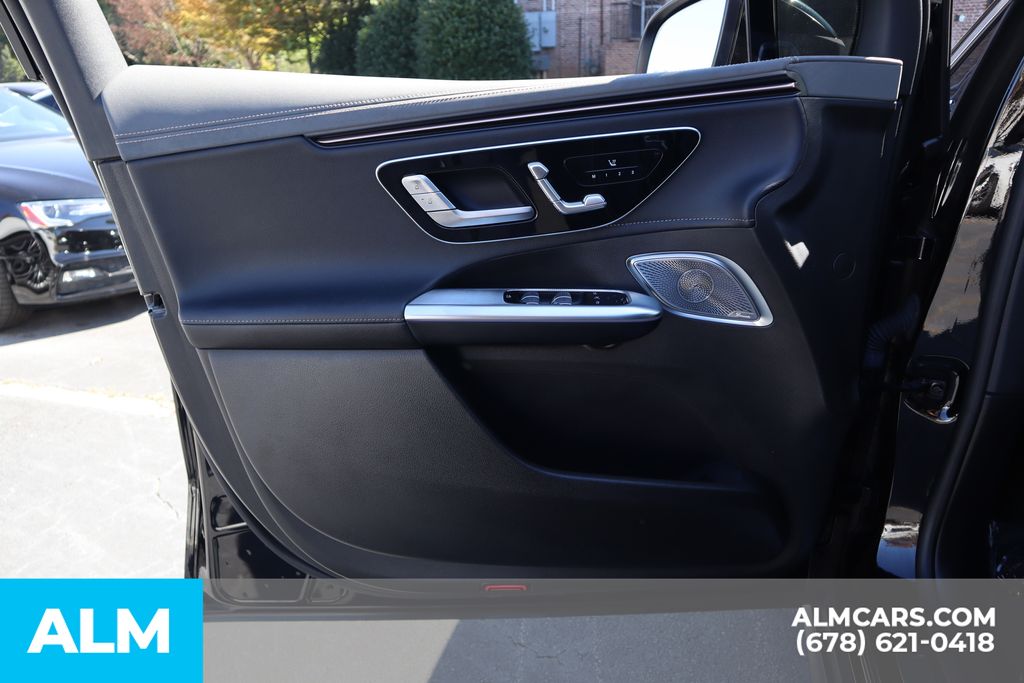 Used 2023 Black Mercedes-Benz 500 SUV image 11