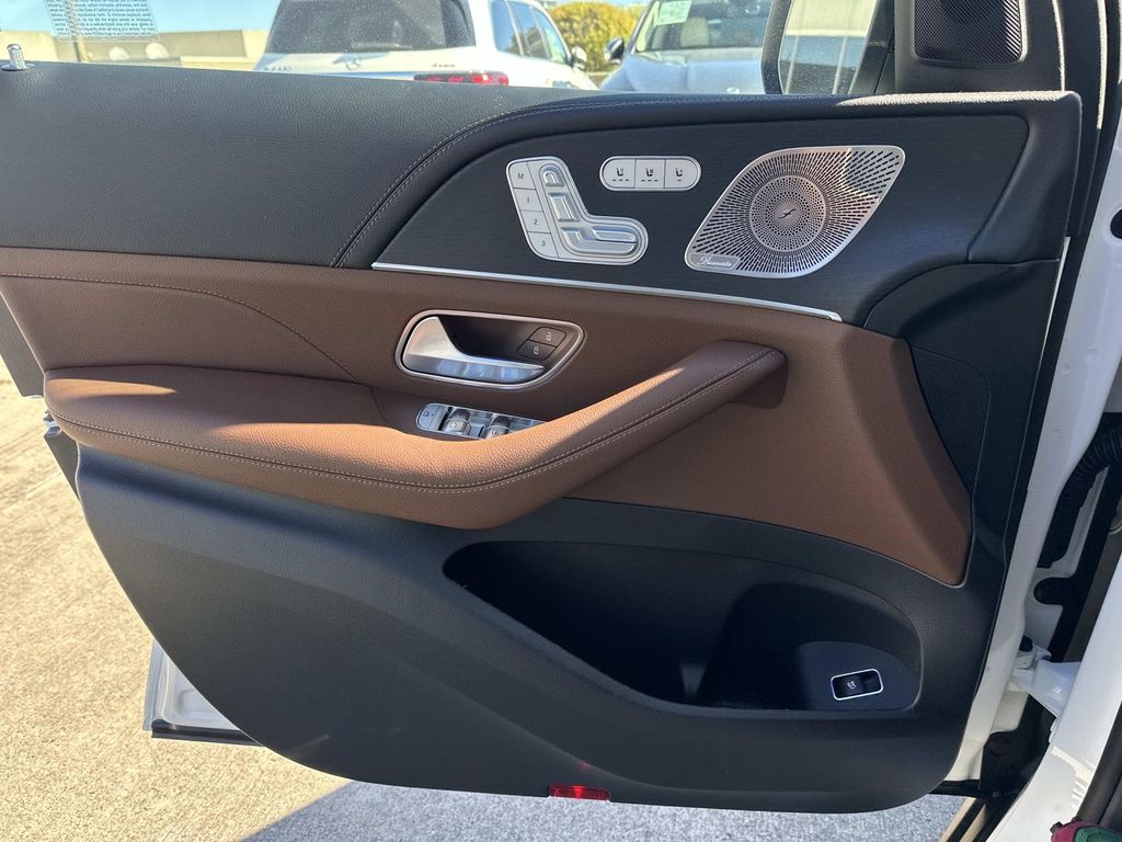 Thumbnail: 2026 Mercedes-Benz GLE - 15