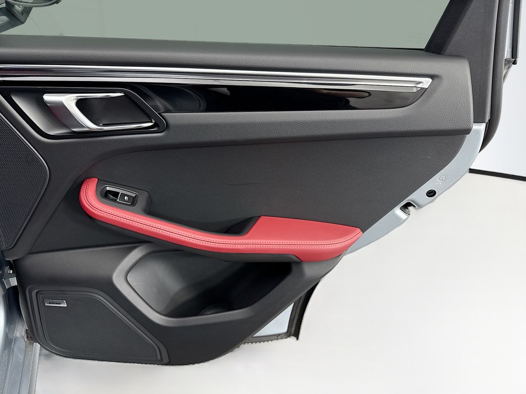 Thumbnail: 2025 Porsche Macan - 28