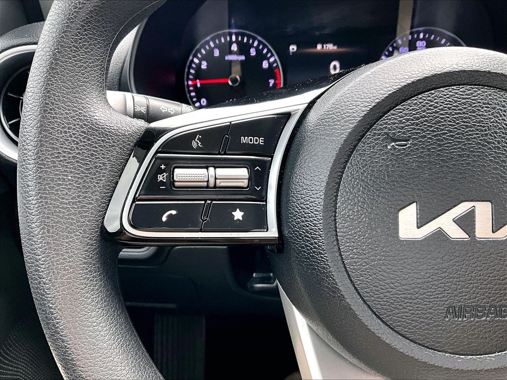 2024 Kia Forte — photo 22