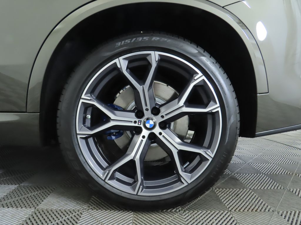 2025 BMW X5 M60i 32