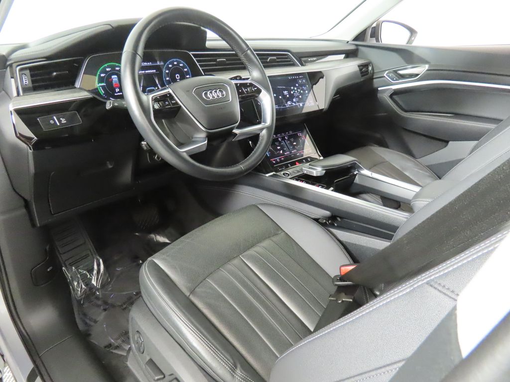 Thumbnail: 2022 Audi e-tron - 28