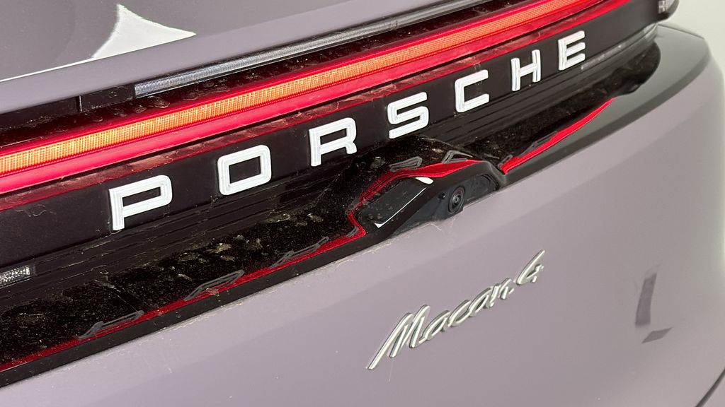 2024 Porsche Macan T 12