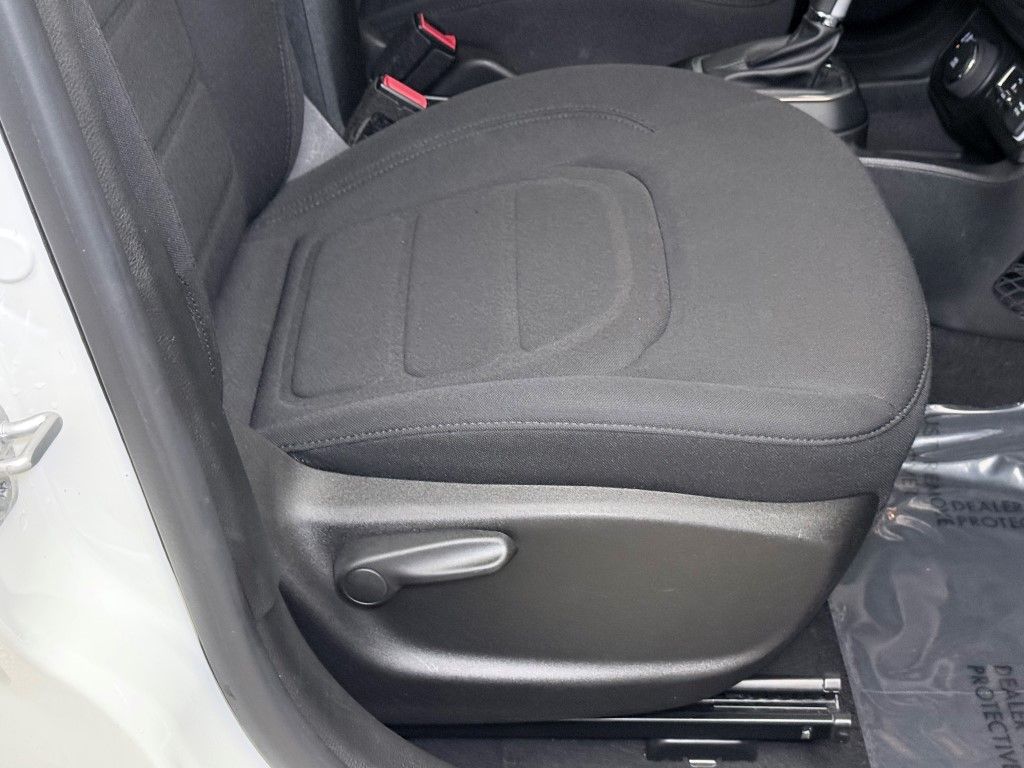 Thumbnail: 2018 Jeep Renegade - 19