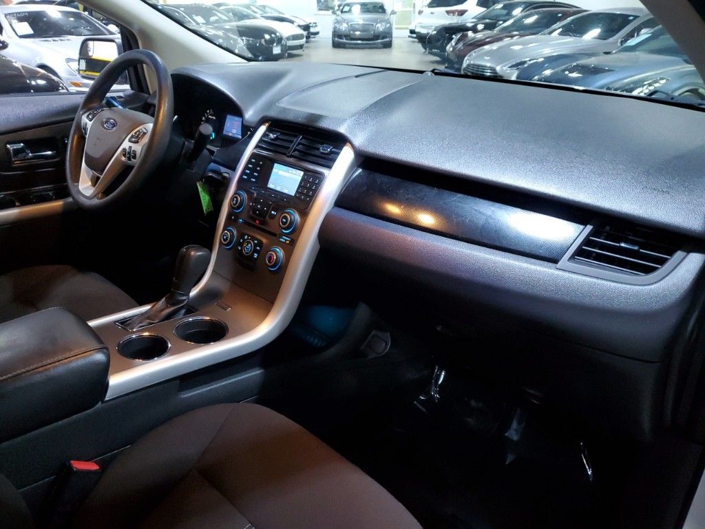 2013 Ford Edge SE 16