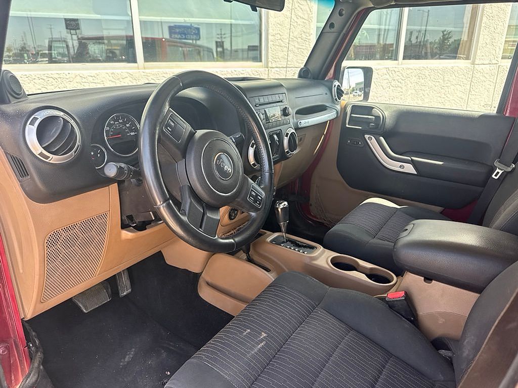 2011 Jeep Wrangler Unlimited Sahara - 2