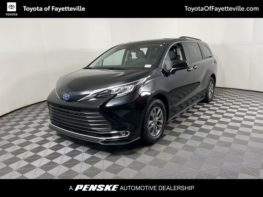 2023 Toyota Sienna XLE -
                Fayetteville, AR