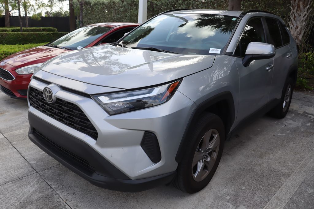 2023 Toyota RAV4 XLE 2
