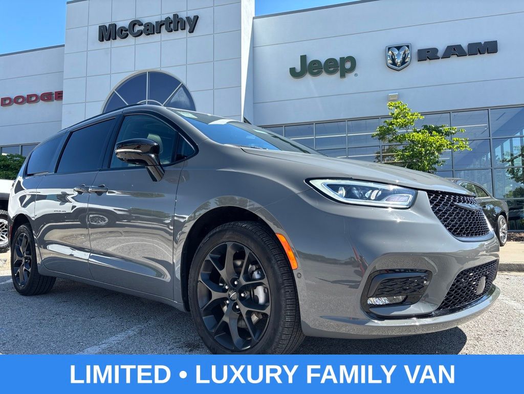 Gray Clearcoat 2025 Chrysler Pacifica Minivan All-Wheel Drive 9-Speed Automatic