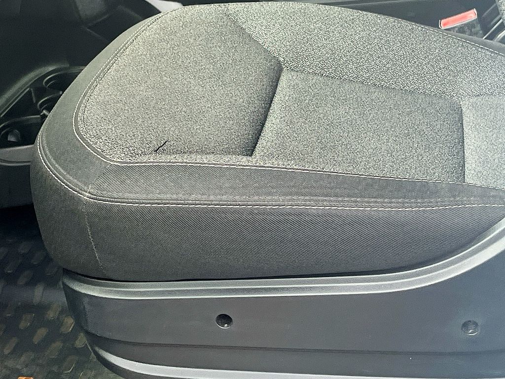 Used 2025 White Ram Base image 18