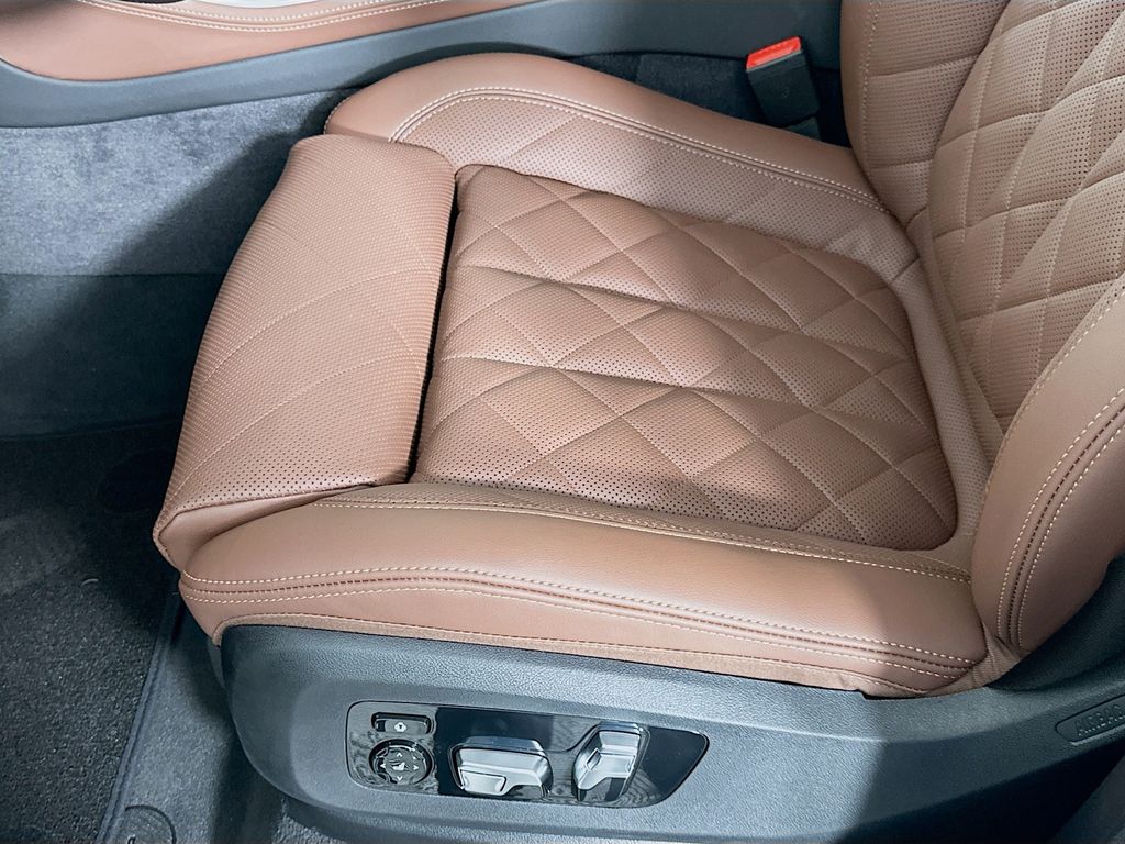 Thumbnail: 2026 BMW X5 - 21