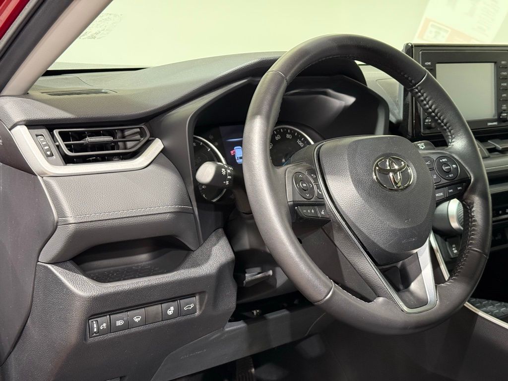 2022 Toyota RAV4 XLE 17
