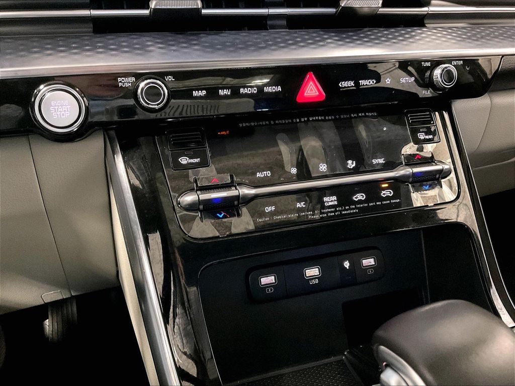 2023 Kia Carnival — photo 26