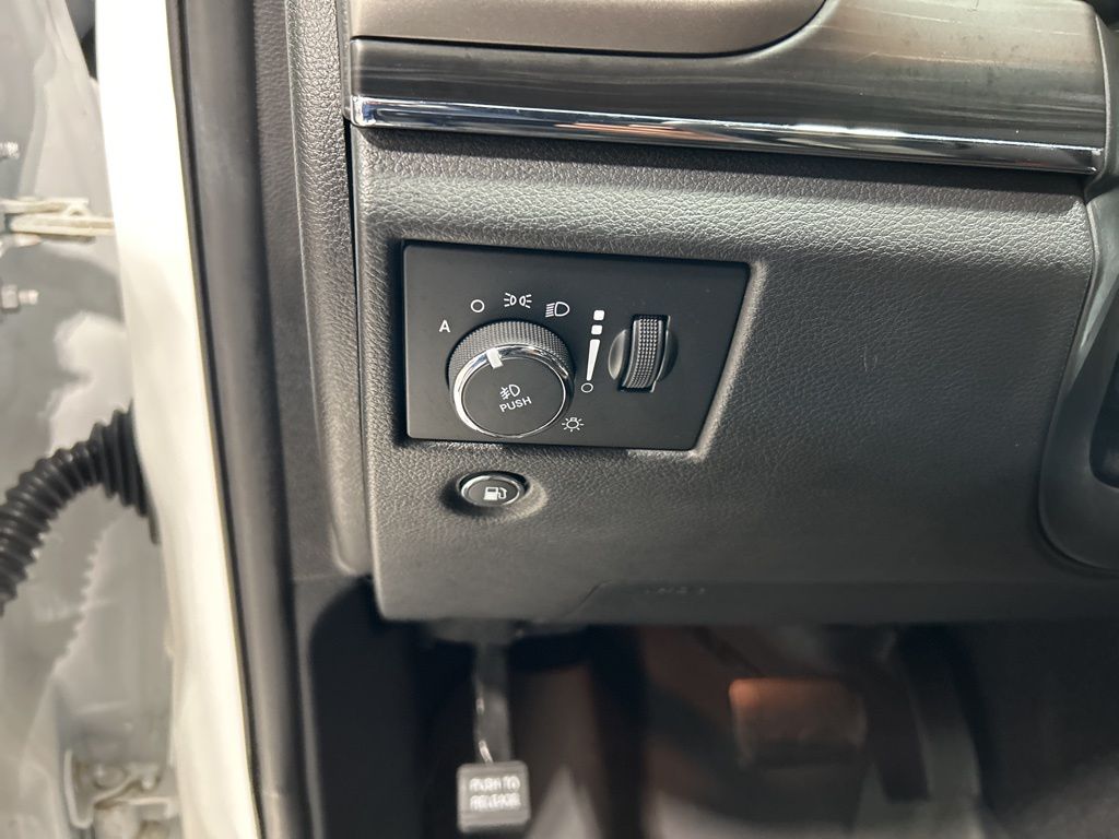 used 2021 Jeep Grand Cherokee car, priced at $29,411