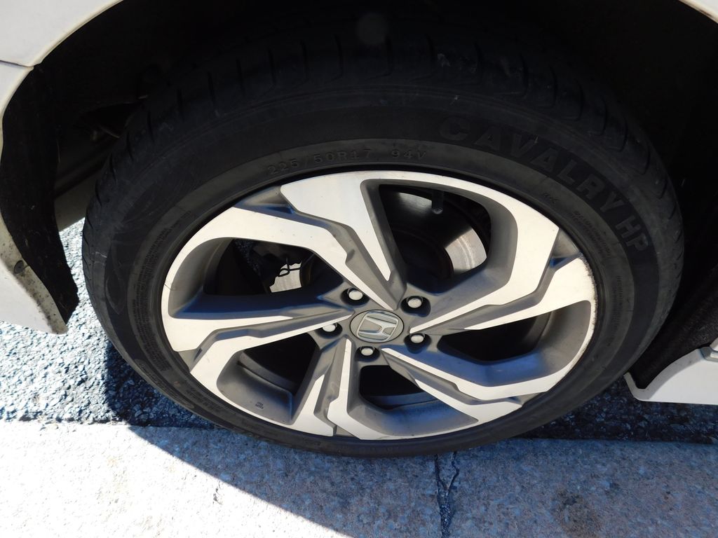 Thumbnail: 2018 Honda Accord - 9