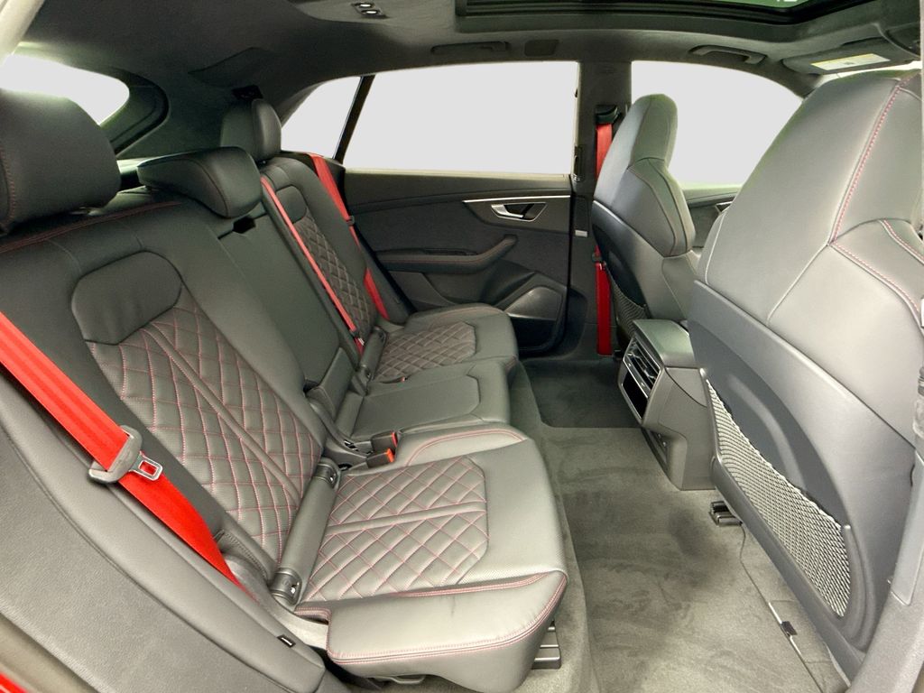 Thumbnail: 2026 Audi SQ8 - 22