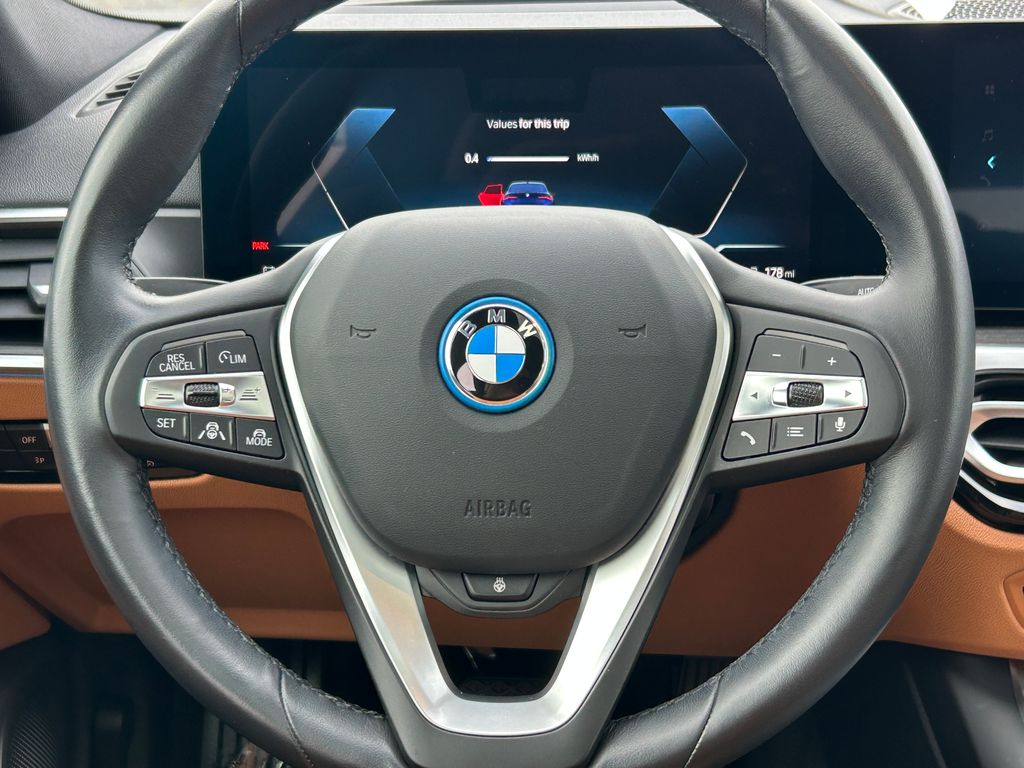Thumbnail: 2023 BMW i4 - 18