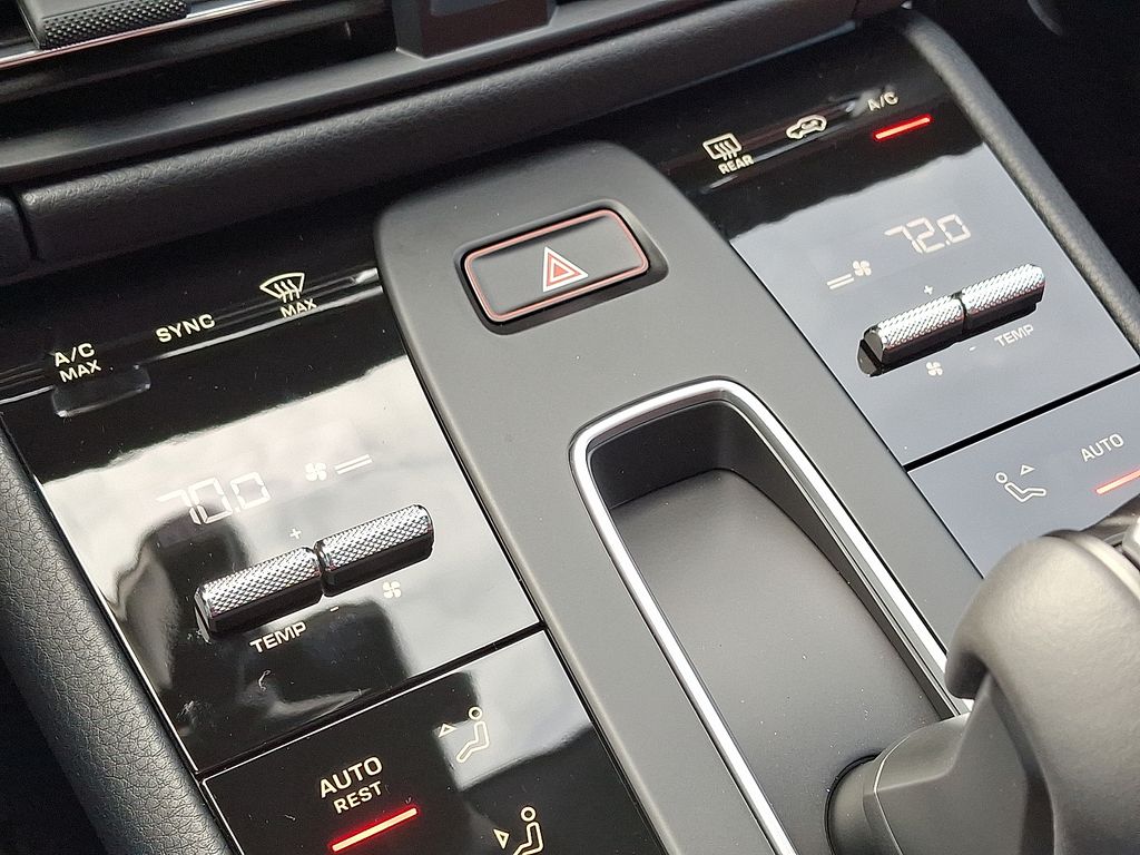 Thumbnail: 2026 Porsche Macan - 17