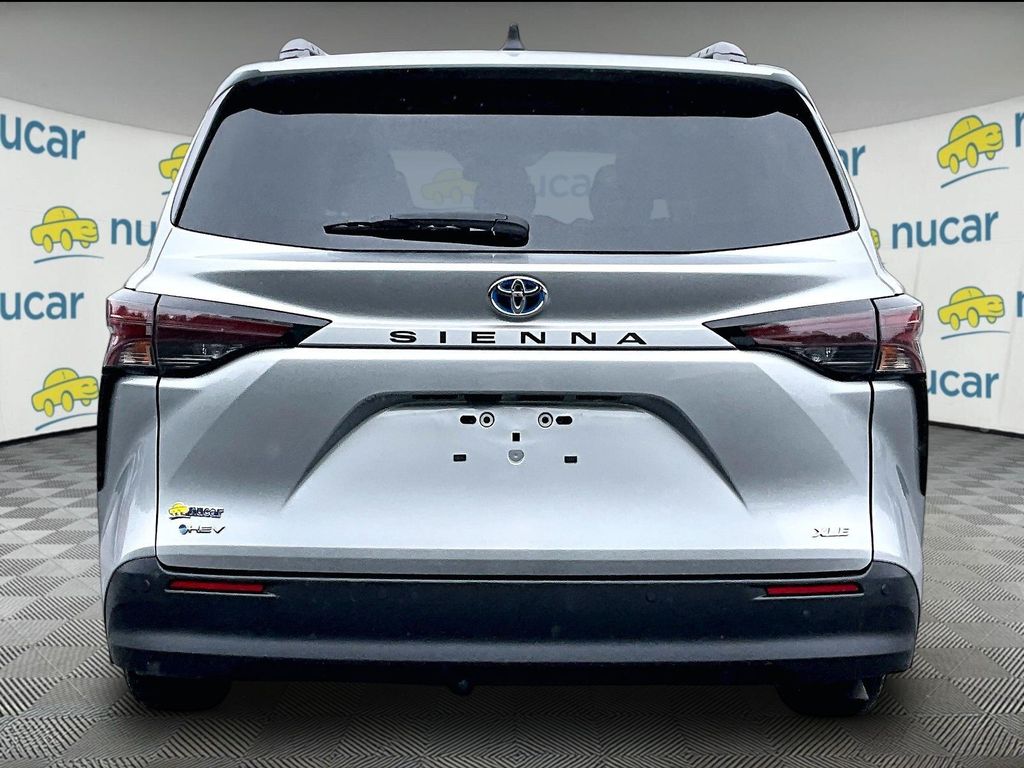 2025 Toyota Sienna — photo 5