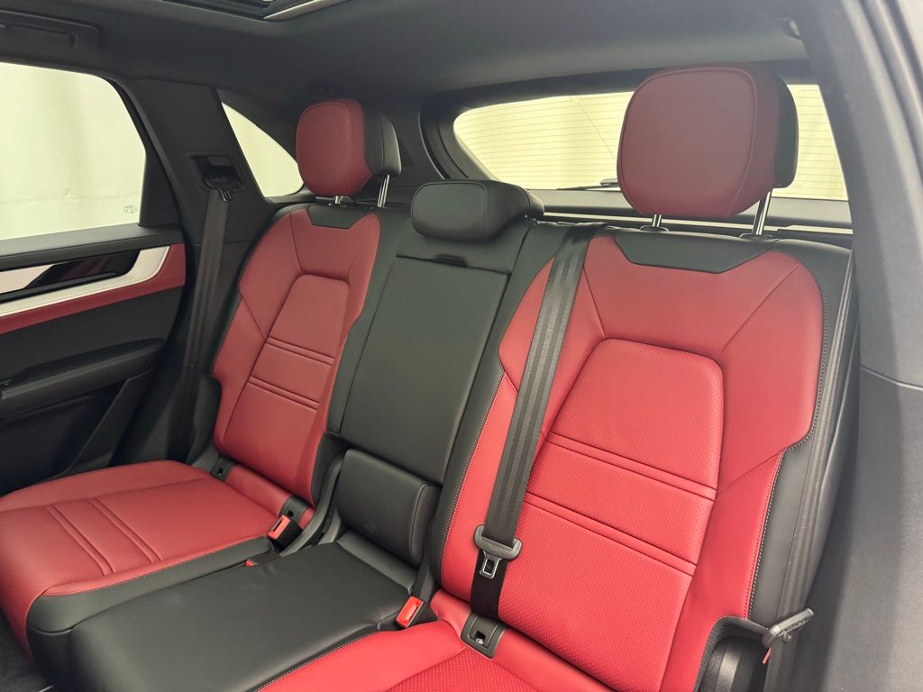 2025 Porsche Cayenne S 29