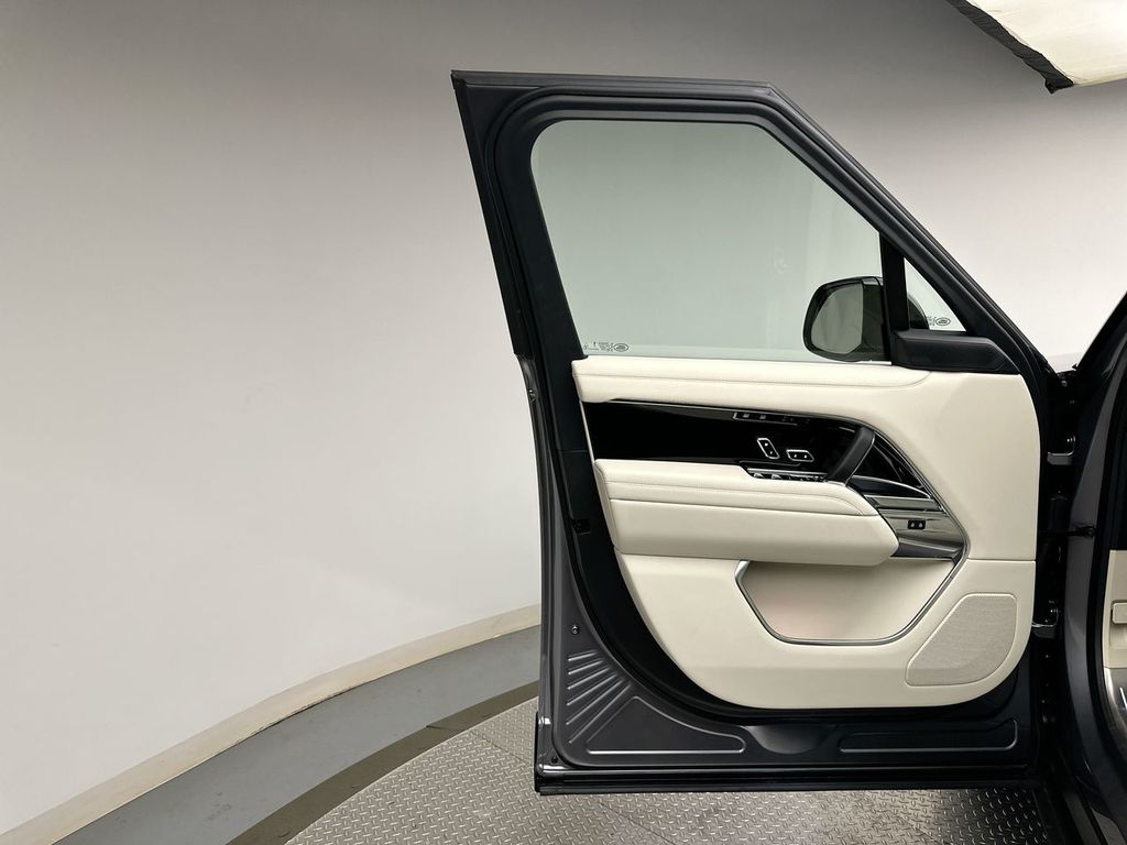 Thumbnail: 2026 Land Rover Range Rover - 17