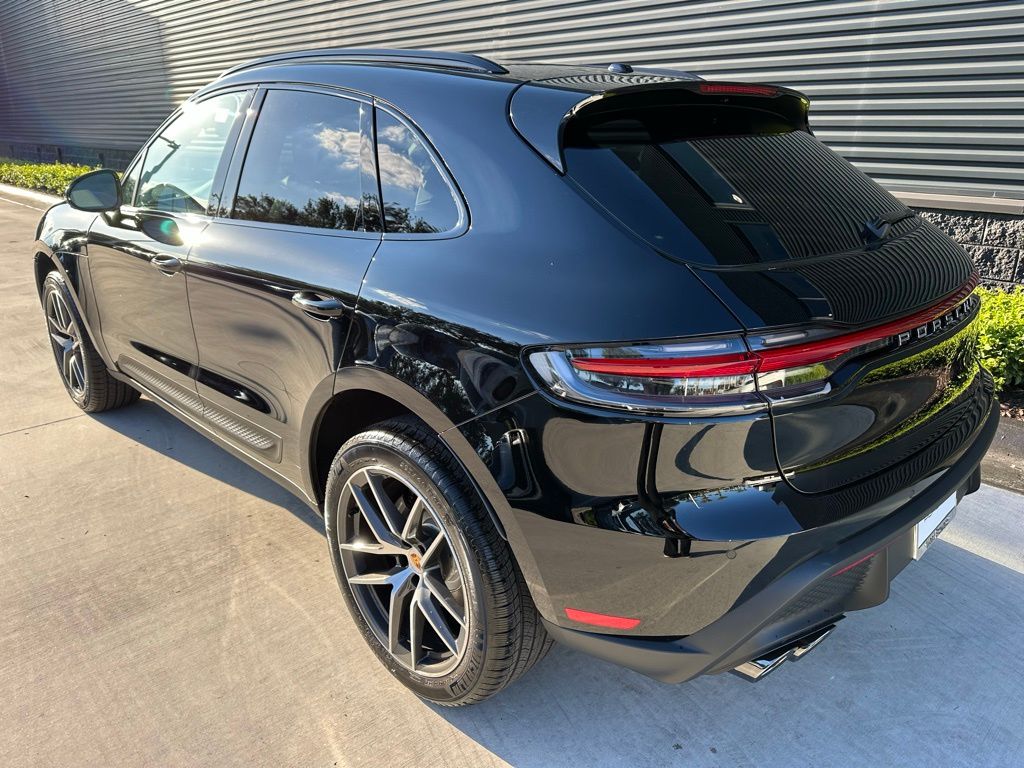 Thumbnail: 2026 Porsche Macan - 3