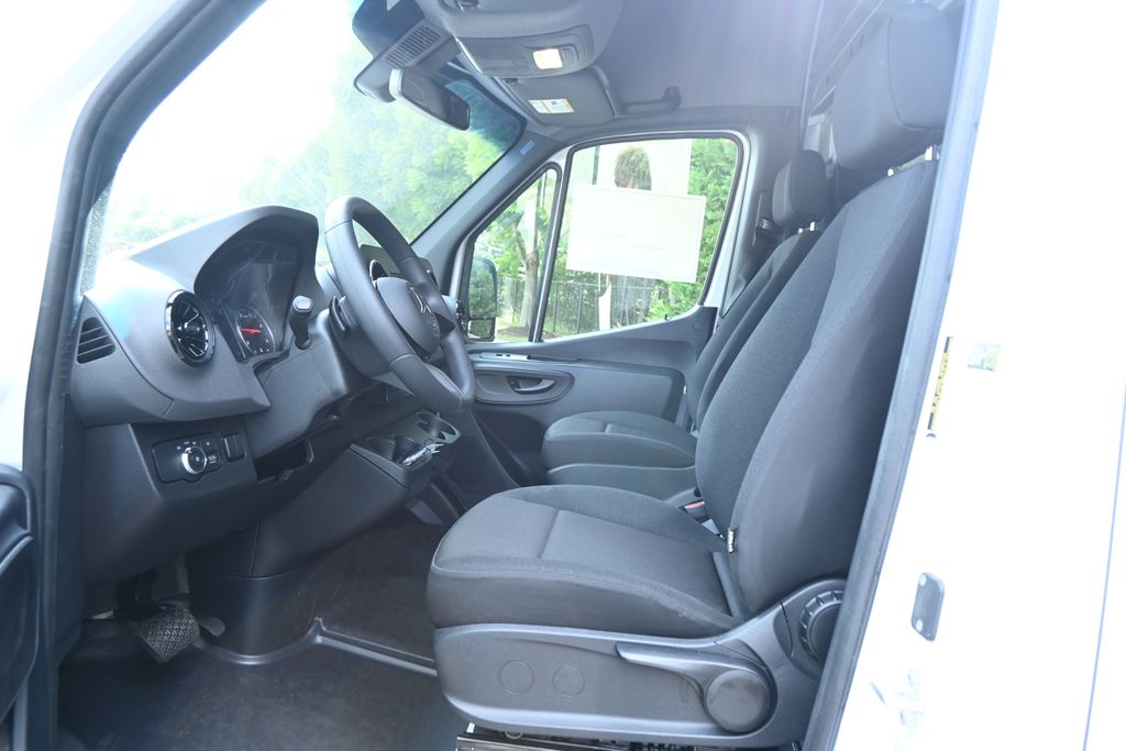 Thumbnail: 2026 Mercedes-Benz Sprinter - 3