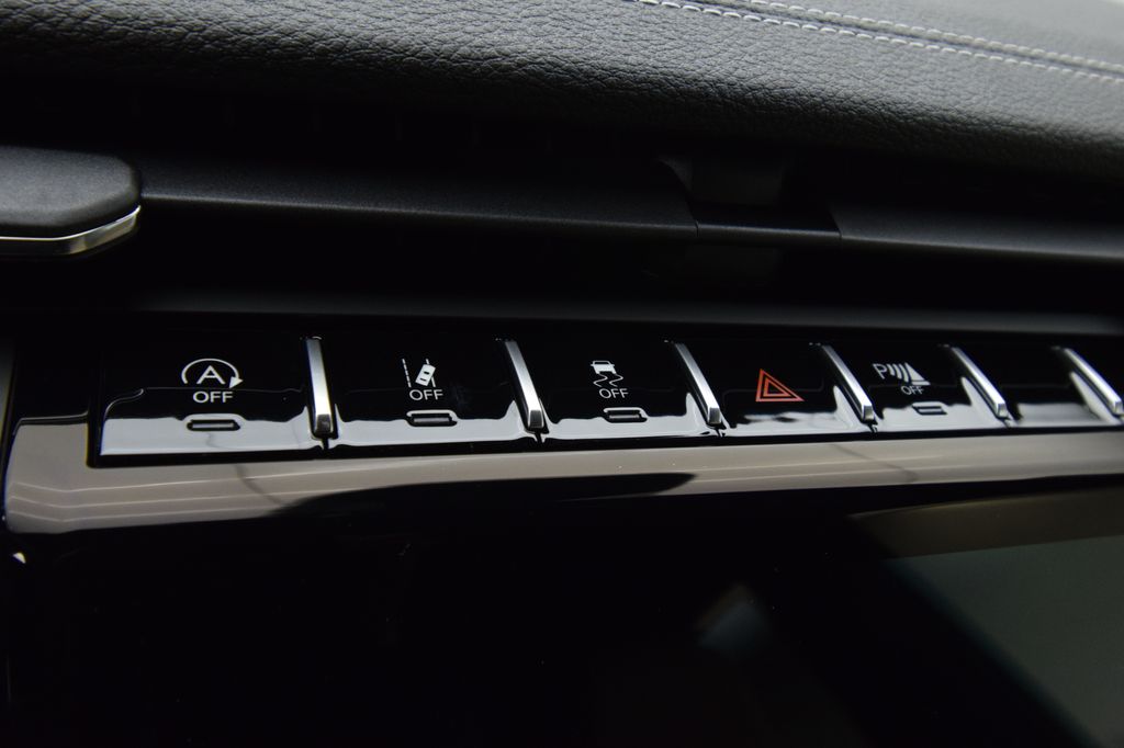 new 2025 Jeep Grand Cherokee car, priced at $43,897