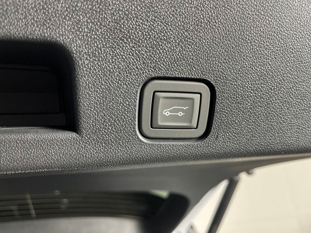 Thumbnail: 2026 Chevrolet Traverse - 25
