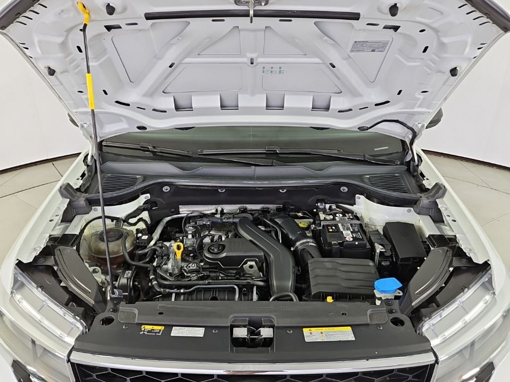 Thumbnail: 2023 Volkswagen Taos - 6