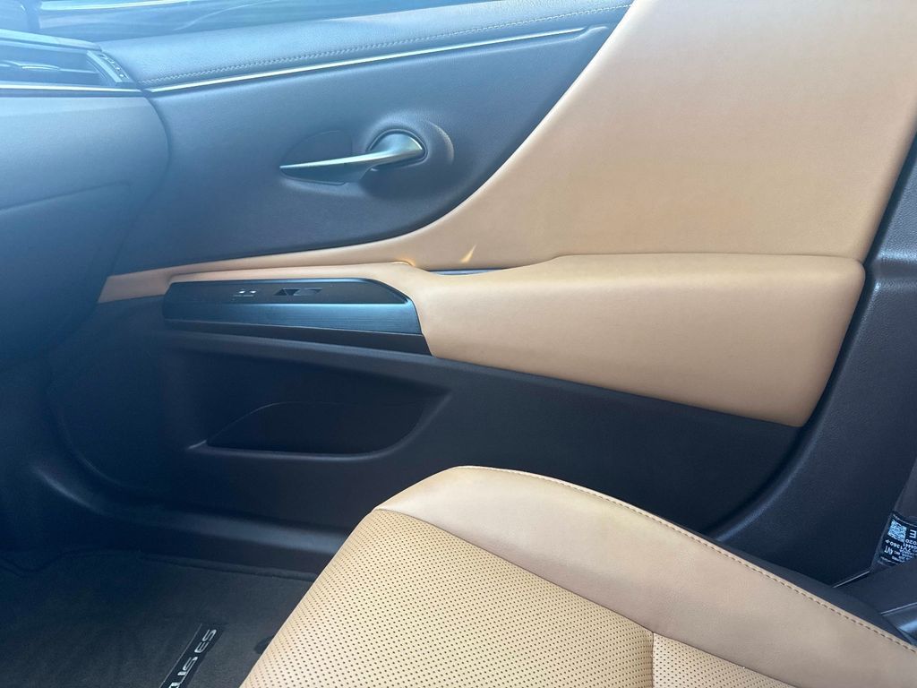 Used 2020 Lexus ES Sedan